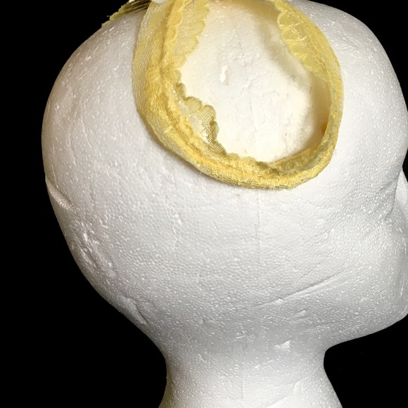 Yellow Lace Fascinator Inspired By Mrs Maisel - Picture 4 of 8
